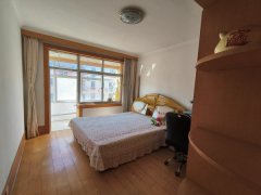 广宇小区经典三室简装家具家电齐全拎包入住吉屋出租