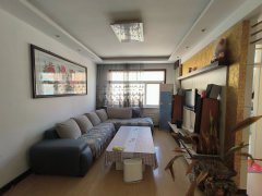 广宇小区二楼120平三室精装家具家电齐全吉屋首租