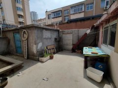 国泰小区1楼带小院 后期重现装修过 可拎包入住C