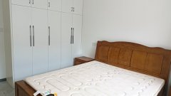 德龙馨苑电梯3楼两室精装家具家电齐全拎包入住吉屋出租