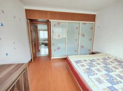sy99彩虹西 区四楼86.99平送地下室老式精装修