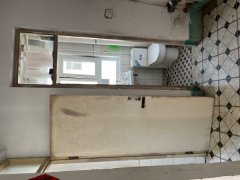 黎明小区两居室一楼出租带地下室