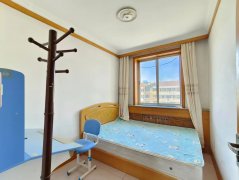 惠风小区3楼 三室一厅 干净明亮 家具家电齐全 楼下就有市场