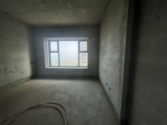 28.5万急售恒大电梯6楼114平3居室毛胚新房