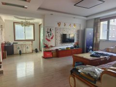 成山奥苑3楼129平三室两带7平地下室精装69.8万