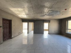 润德名园1楼带院129平三室带地下室土建已做诚心出售