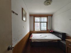 出租彩虹西区3楼85平750元