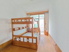 sy99高阳小区四楼65平三室简装修700元每月