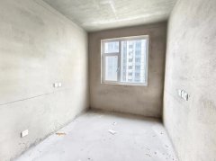 顶账房 荣盛小区南排9楼东边户三室两厅户型方正 送地下室