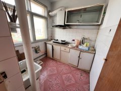 高阳小区四楼，46平一室一厅可做两室，带地下室，12.8万，