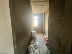 书香世家，11楼，带空中花园，121平，三室两厅两卫，