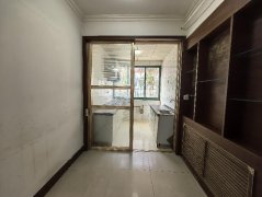 青山小学旁北大街福地半框1楼82平三室简装G