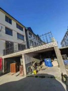 黎明中区3层小楼出售在证212平有车库有院子G