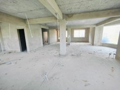 SY99鑫水华庭一楼带小院139平三室毛坯房