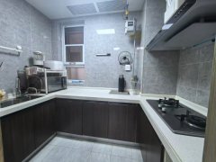 59.9万保集蓝郡一楼109平三室精装修
