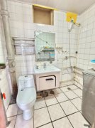 黎明中区好位置4楼 70平三室一厅简单装修 送地下室可贷款