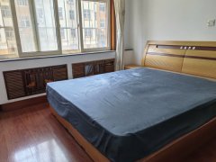 房东出租双泊南区一楼两室年租一万元