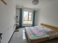 姜珺府电梯洋房四楼106平三室精装68万诚心出售