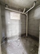 三环 富润苑1楼 毛坯 3居室带地下室 证全 支持贷款