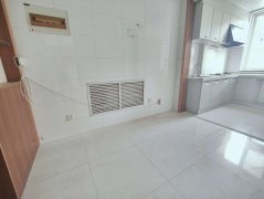 大润发得润居4楼83平三室带车库带地下室G