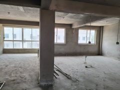 双河西区框架毛坯五楼带阁楼六室四卫一露台65万诚心出售