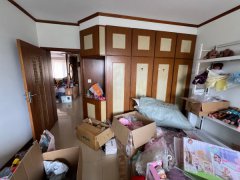 十万德平南区，三楼，173平，三居室，带地下室58.8万