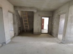 清河小区顶加阁133平四室两卫毛坯20万更名办证捡漏