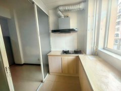 峰南东区三楼90平三室简装家具家电齐全拎包入住吉屋出租