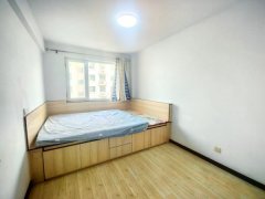 峰南东区三楼90平三室简装家具家电齐全拎包入住吉屋出租