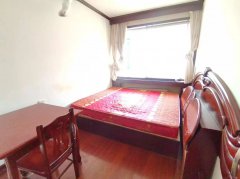青山小学附近小区5楼带阁楼5个卧室带露台配套齐全拎包入住