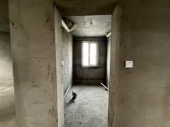 丽景馨城，8楼，130平，共11层，毛坯，带地下室，72.8
