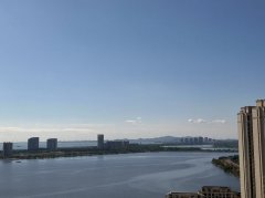 华发公寓，17楼，精装，一室一厅，好楼层，可以看海