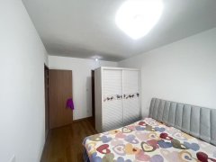 出租中骏世界城10楼3居室1500元每月。