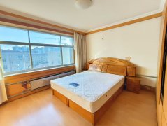 彩虹西区4楼边户三室两厅干净卫生 家具家电齐全 基本不用供暖