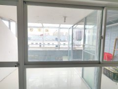 16.8万 海山逸品华庭 阁楼 3居室 阳台已包 证件齐全
