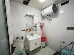 大润发南新庄南区1楼75平三室精装地暖G