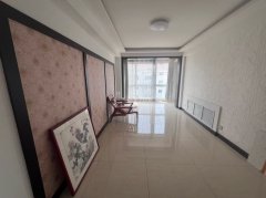 成山奥苑带露台五楼加阁楼176平加阁楼，精装带地下室59.8