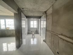 盛仕文苑框架103.9平两室半装修带地下室49.8万诚心出售