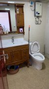 汇丰大厦电梯107平两室精装家具家电齐全拎包入住吉屋出租