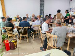 因年纪大了，不能继续工作