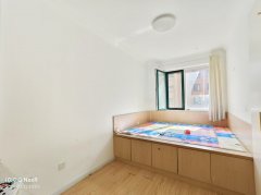 哥尔电子附近 华悦新城北区2楼 三室一厅精装修环境好拎包入住