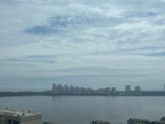 16.3万急售华发樱花湖精装复式公寓看樱花湖