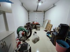 送车库!！海崖小区框架2楼85平 精装基本未住!