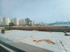北大街岗西小区南排一楼带大平台125平三室两厅支持贷款采光好