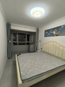 华悦新城北区框架一楼经典三室精装家具家电齐全带地下室出售