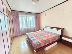 市中心得润居电梯房10楼边户 三室两厅精装修 家具家电齐全