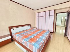 市中心得润居电梯房10楼边户 三室两厅精装修 家具家电齐全