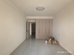 万隆国际12楼，婚房一手装修一天未住123平三室