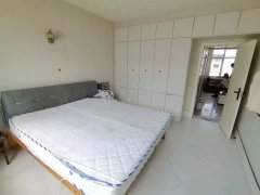 青山南区平地起4楼两室一厅 家具家电齐全 拎包入住 生活便利