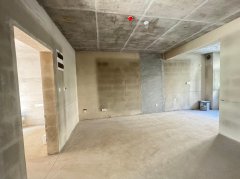 成山御苑1楼 80平 带大院！！69万一口价 带地下室